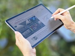 Das matte Display des Huawei MatePad 11.5 (2025) macht laut unserem Test im Außeneinsatz eine gute Figur