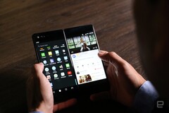 Wie gut gefällt den Testern das klappbare Axon M von ZTE? (Bild: Engadget)