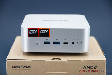 Minisforum AI X1 - Anschlüsse an der Vorderseite