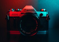 Die Canon EOS R8 Mark II soll ein Design im Stil der Canon AE-1 erhalten.