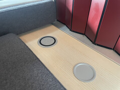 Ladefläche der Mini Cabin. Dahinter die Trennwand zur Nachbarkabine. (Foto: Andreas Sebayang/Notebookcheck.com)