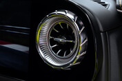 Das neue Mercedes-AMG GT 4-Türer Coupe nutzt als erstes Serien-EV drei revolutionäre Axial-Fluss-Motoren für eine Spitzenleistung von bis zu 1.169 PS.