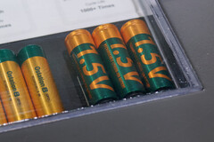 Die neuen AA-Akkus von Olight bieten 1,5 Volt. (Bildquelle: Andreas Sebayang/Notebookcheck.com)