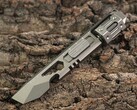 Rixels kompaktes Multitool mit Brecheisen wiegt knapp 90 Gramm.