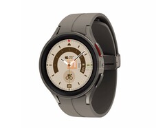 Die Samsung Galaxy Watch5 Pro wird deutlich dicker, bietet dafür aber auch einen größeren Akku. (Bild: 91mobiles)