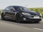 Das Tesla Model S verliert mit dem Alter zwar etwas an Beschleunigung, braucht aber trotzdem nur 5,5 Sekunden von 0 auf 100 (Bildquelle: AutoTrader)