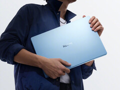 Das 14-Zoll-Modell des Redmi Book 2027 ist in China ab rund 1.109 US-Dollar erhältlich. Im Bild: ein Werbebild des Laptops in Sea Breeze Blue.