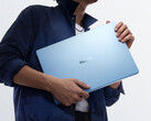 Das 14-Zoll-Modell des Redmi Book 2027 ist in China ab rund 1.109 US-Dollar erhältlich. Im Bild: ein Werbebild des Laptops in Sea Breeze Blue.