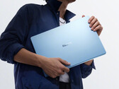 Das 14-Zoll-Modell des Redmi Book 2027 ist in China ab rund 1.109 US-Dollar erhältlich. Im Bild: ein Werbebild des Laptops in Sea Breeze Blue.
