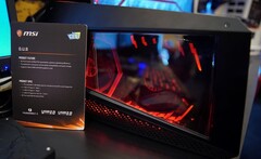 Das MSI GUS e-GPU-Dock für Thunderbolt 3-Rechner kommt mit USB-Anschlüssen vorne und hinten.