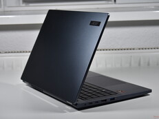 Acer fordert Lenovo ThinkPad und Co heraus: Der Underdog im Business-Markt zeigt mit dem TravelMate P4 seine Zähne, abgebildet: Acer TravelMate P4 14 (Bildquelle: Benjamin Herzig/Notebookcheck)