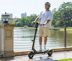 Den Elektroroller Ausom L1 gibt es aktuell besonders günstig.