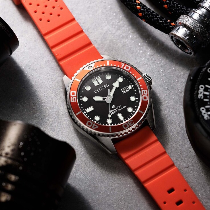 Citizen Promaster Marine BN0268-01E mit schwarzem Zifferblatt, orangefarbener Lünette und passendem Armband auf strukturiertem Untergrund