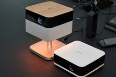 Der EF-72 neben seinem kleineren Bruder. (Bildquelle: Andreas Sebayang/Notebookcheck.com)