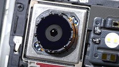 Das erste Teardownvideo des Xiaomi 14 Pro liefert einen genauen Blick auf die stufenlos variable Blende in der Leica-Kamera. (Bild: WekiHome)