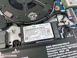 Beide SSDs (M.2-2242 & M.2-2280) können ausgetauscht werden.