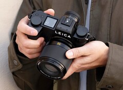 Das neue Leica Summilux ist deutlich kleiner und günstiger als sein Vorgänger.