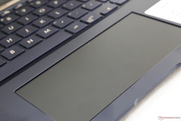 Das matte ScreenPad 2.0 mit Vier-Finger-Multi-Touch-Unterstützung ersetzt das traditionelle Clickpad des UX533