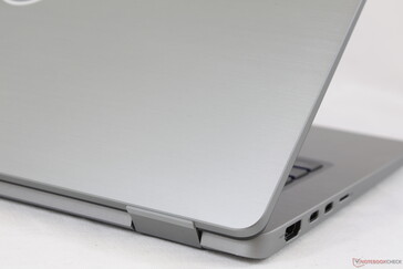 Gleichmäßige und glatte Oberflächen aus gebürstetem Aluminium verbergen Fingerabdrücke gut