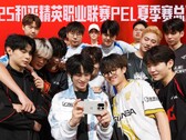 Ein Gruppenfoto einer eSports-Community auf Weibo enthüllt das finale Kamera-Design des OnePlus 15 Flaggschiffs mit Snapdragon 8 Elite Gen 5. (Bildquelle: Weibo)