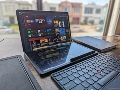 Lenovo ThinkPad X1 Fold 16 getestet: Riesiger 16-Zoll-Faltbildschirm als Tablet und Laptop