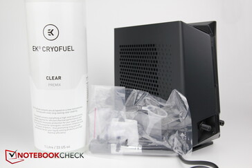 Rechts das Oasis, dazu Kühlmittel, Trichter & Co