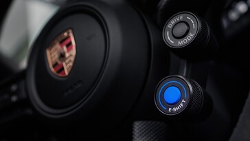 E-Shift-Taste des Porsche Taycan, Modelljahr 2027.