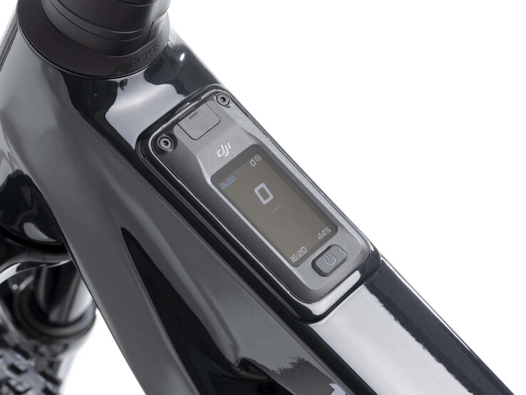 Typisch für ein E-MTB: Das Display ist nicht sehr exponiert untergebracht