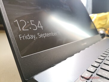 Benutzer können zwischen 1080p 60 Hz oder 120 Hz wählen, ohne 4K UHD- oder Touchscreen-Option