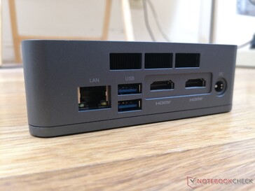 Rückseite: Gigabit RJ-45, 2x USB-A 3.0, 2x HDMI 2.0, Netzgerät