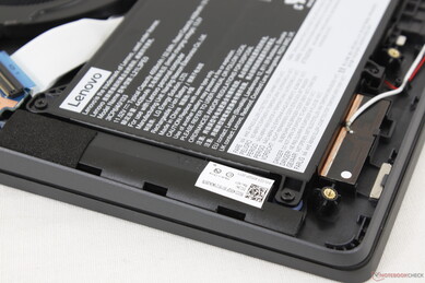 Die Stereolautsprecher (2x 2W) seitlich von der Tastatur sind nach oben gerichtet.