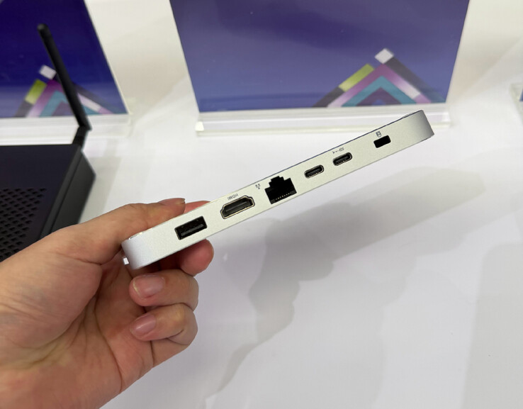 Konfiguration der seitlichen Anschlüsse des Mini-PCs.