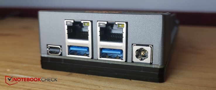 Vorne: 2x Gigabit-LAN, 2x USB-A 3.0, miniDP, Strom