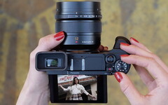 Panasonic Lumix GX9 4K-DSLM und TZ202 mit 15-fach Zoom.