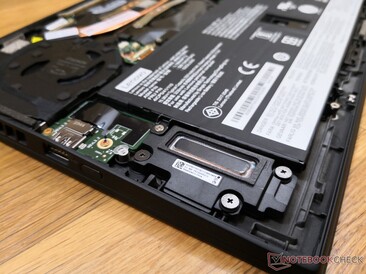 Lautsprecher an den vorderen Ecken