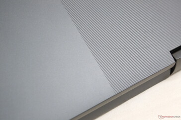 Der äußere Deckel hat zwei verschiedene Texturen, die rein oberflächlich sind