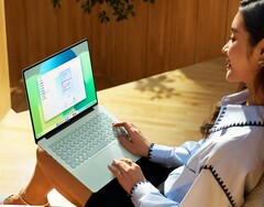 Das Huawei MateBook 14 setzt auf eine ungewöhnliche Tastatur mit runden Tasten.