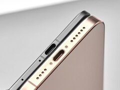 Oppo vergleicht das Find N5 aka OnePlus Open 2 mit dem fast doppelt so dicken iPhone 16 Pro. (Bildquelle: Oppo)