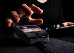Die Super Mouse packt einen Touchscreen unter die Handfläche.