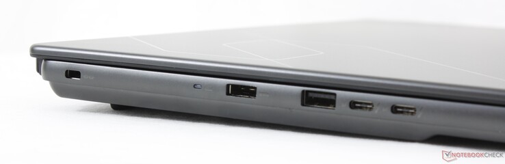 Links: Kensington Schloss, Netzteilanschluss, USB-A 3.2 Gen. 2, 2x USB-C Thunderbolt 4 mit DisplayPort 2.1 + Power Delivery 3.0