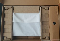 Verpackungsmaterial teils recycelt & aus Papierzellstoff