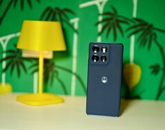 Schick, nicht allzu schwer, mit langem Durchhaltevermögen: Das Motorola Moto G86 Power macht seine Nutzerinnen und Nutzer richtig unabhängig.
