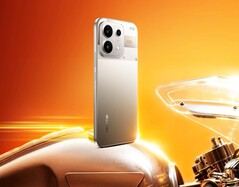 Das Realme P4s setzt auf ein auffälliges Design mit teilweise transparentem Kameramodul.