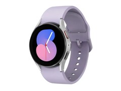 Alza bietet die Samsung Galaxy 5 Smartwatch in zwei Farben heute für reduzierte 165 Euro an (Bild: Samsung)