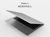 Das Cube i35 "Thinker" mit Surface-Book-Display ist nun offiziell ab 700 US-Dollar erhältlich.