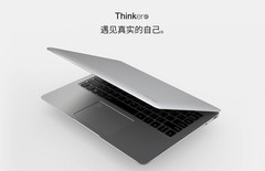 Das Cube i35 "Thinker" mit Surface-Book-Display ist nun offiziell ab 700 US-Dollar erhältlich.