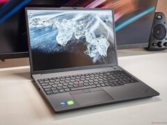Mobile Workstation mit Nvidia RTX PRO 2000 - Lenovo ThinkPad P16v Gen 3 im Test