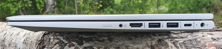 rechts: Nano-SIM-Slot (nur WWAN-Modelle), 3,5mm Audio, HDMI 1.4b, 2x USB-A 3.1 Gen 1, USB-C 3.2 Gen 2 (10 GBit/s, mit DisplayPort 1.4 und Ladefunktion), Ladebuchse
