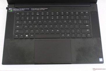 Das Tastatur-Layout entspricht dem Profi-Modell