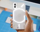 Das Nothing Phone (1) vom Ex-OnePlus-Mitbegründer Carl Pei wird kein Flaggschiff sondern ein Midrange-Handy, wie ein Geekbench-Leak nahelegt. (Bild: MKBHD)